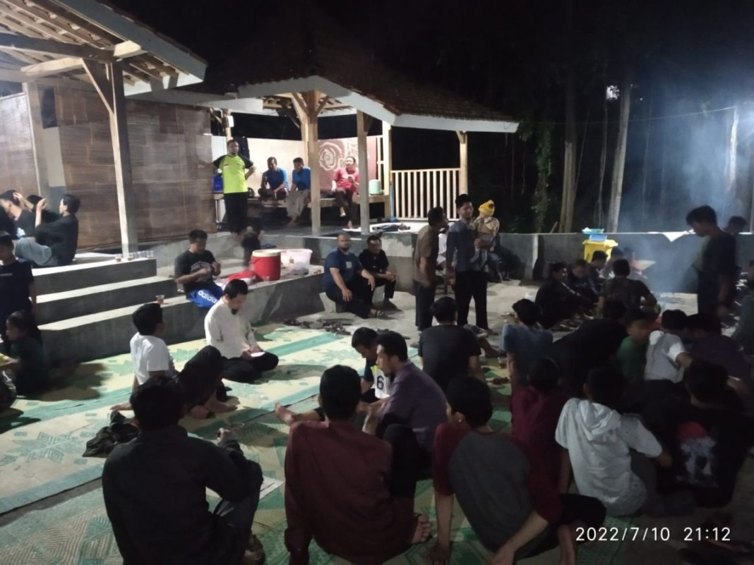 Asatidz Darusy Syahadah Nyate Bareng Di Kompleks Pesantren