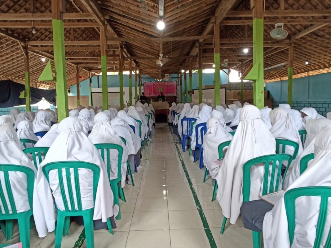 Dauroh dan Pembekalan Santriwati Kelas Akhir Tahun 2022/2023