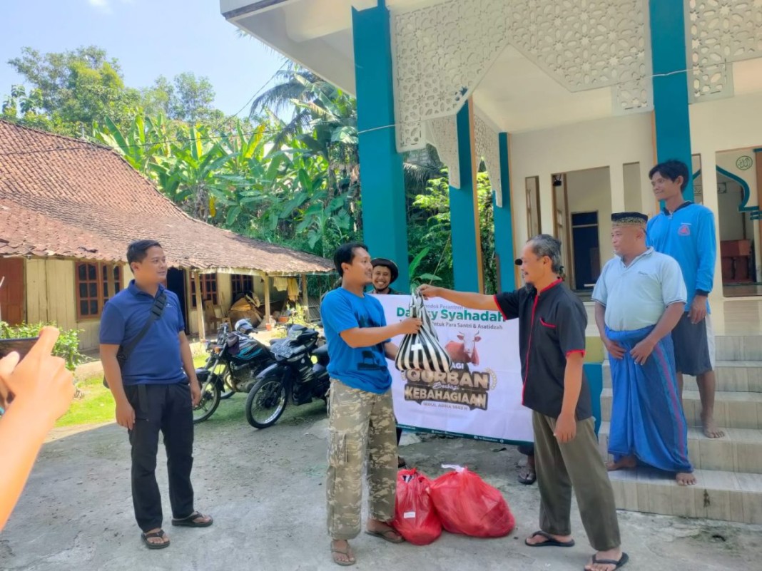 Rayakan Idul Adha DS Distribusikan Daging Kurban Untuk Warga