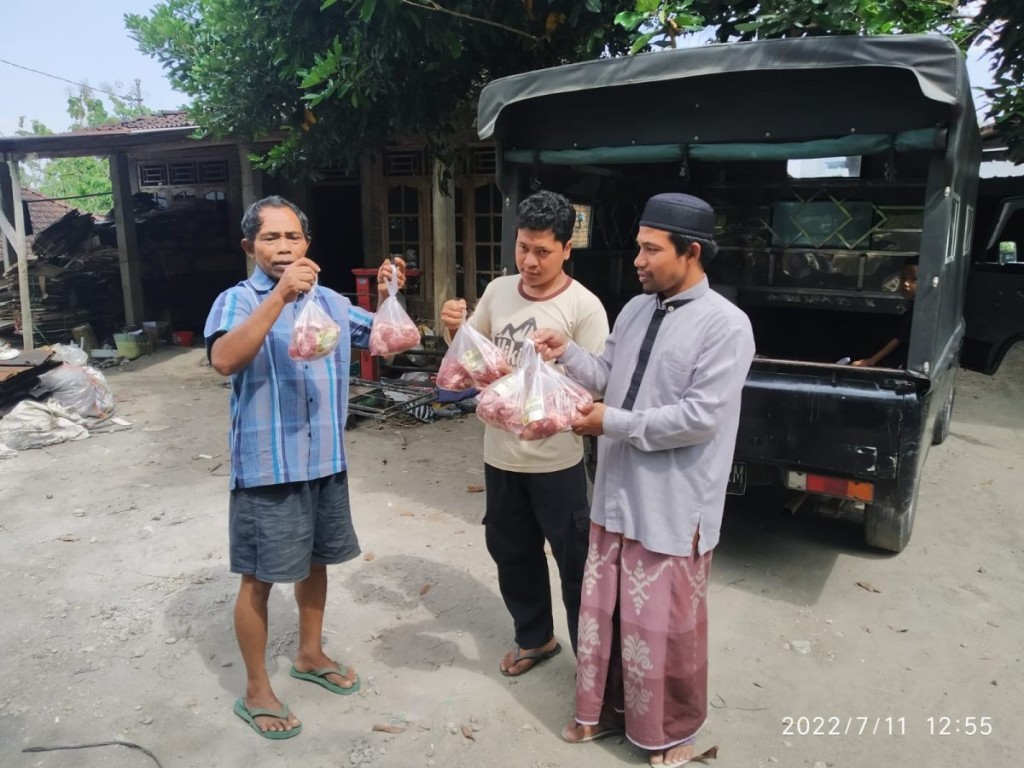 Rayakan Idul Adha DS Distribusikan Daging Kurban Untuk Warga