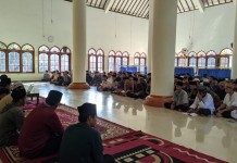 Unit STI Sosialisasikan Tata Tertib Pesantren Untuk Santri Baru Ustadz Sudarisman membacakan tata tertib dan