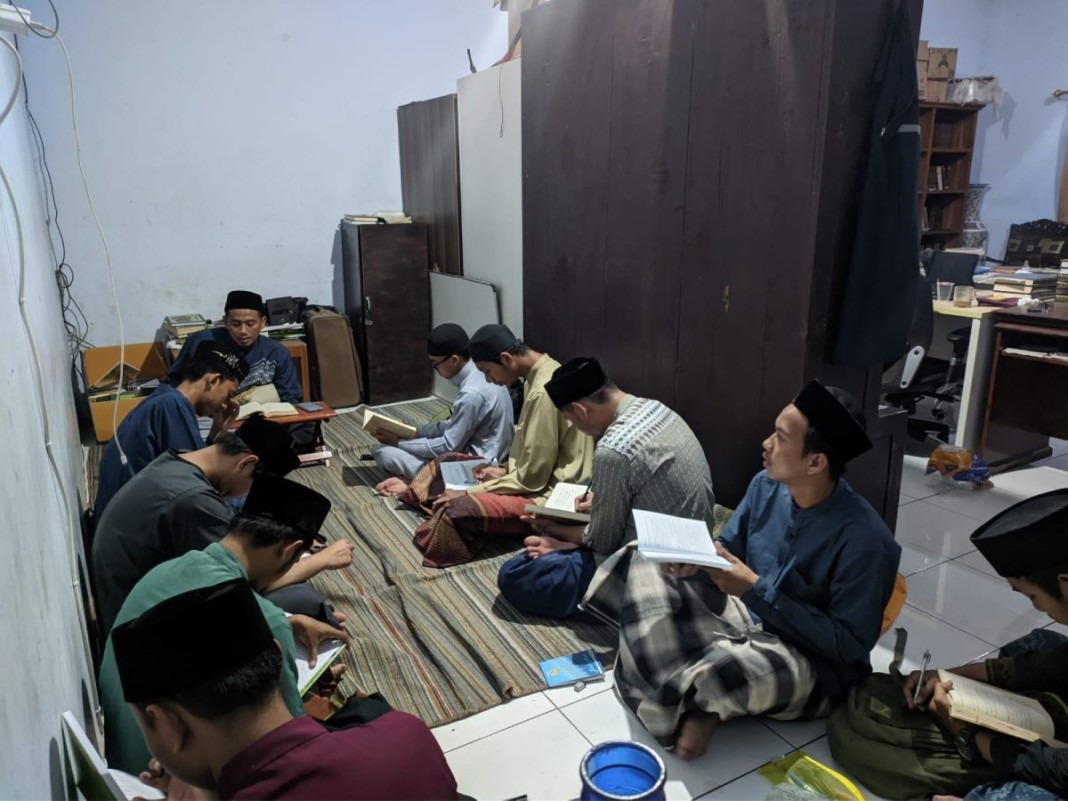 Asatidzah Muda Unit STI Ikuti Kajian Intensif Bersama Ustadz Senior