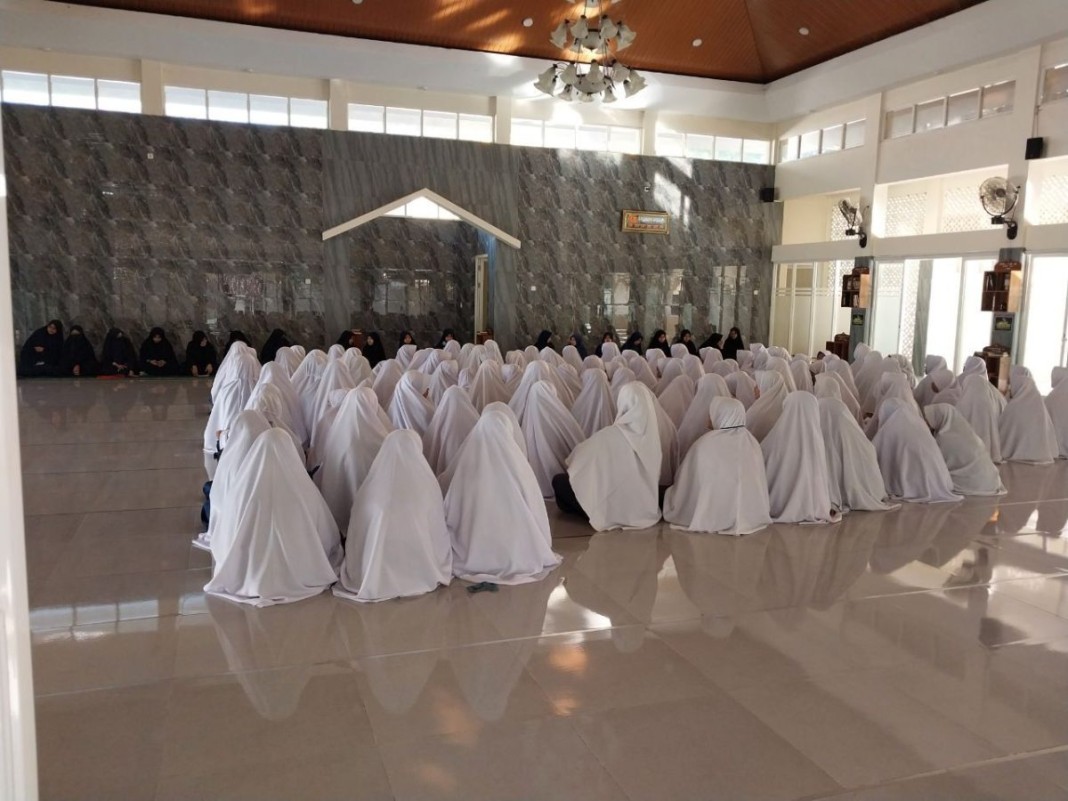 Santri Putra dan Putri Mengawali KBM Semester Gasal