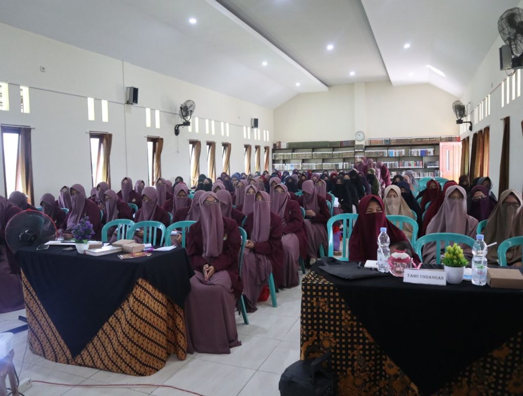 Badan Eksekutif Mahasantri MADS Putri Adakan Seminar