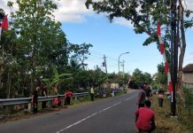 Kerja Bakti Sinergi Asatidz Dengan Warga Grenjeng Kerja Bakti Sinergi Asatidz Dengan Warga Grenjeng