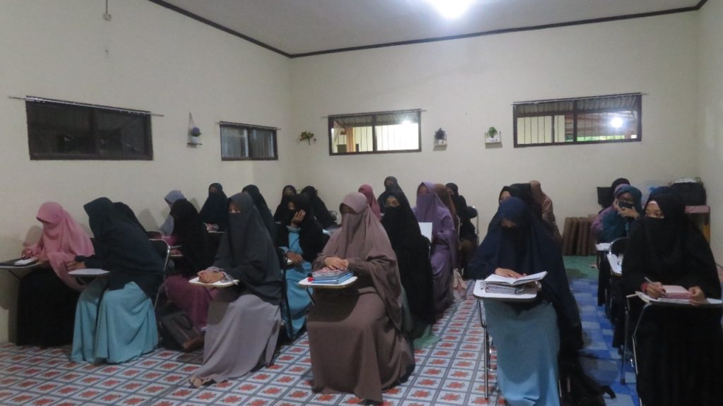 Pembagian KHS dan Pengumuman Mahasantri Berprestasi MADS