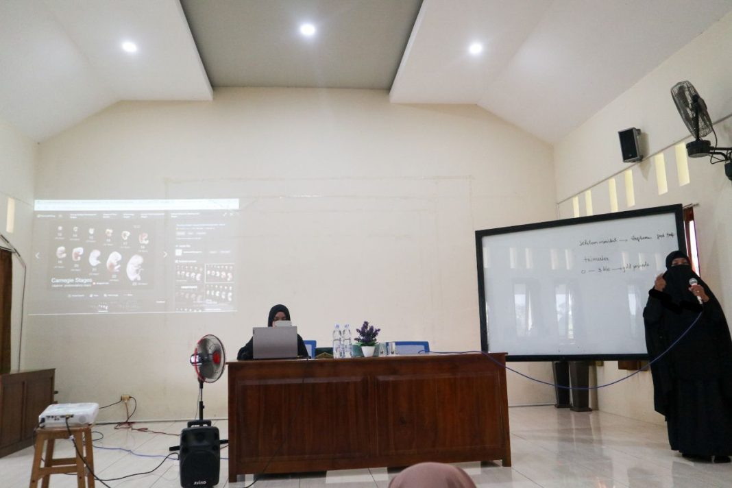 MADS Putri Adakan Penyuluhan Kesehatan Bersama dr. Noviana