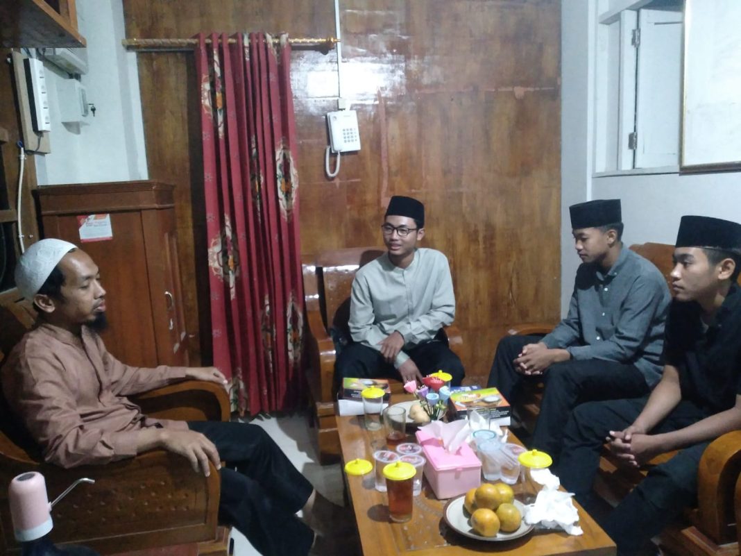 Studi Banding Pesantren Al-Fattah ke Darusy Syahadah