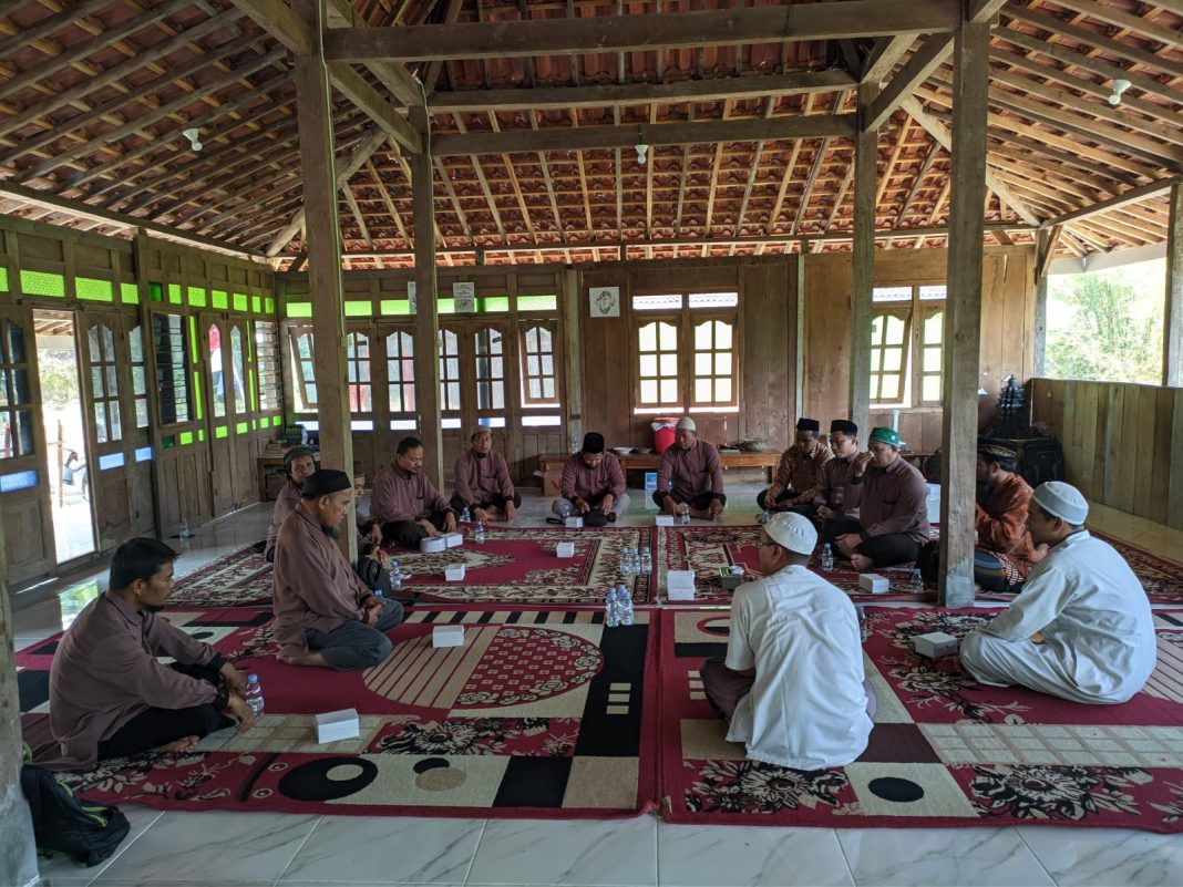 Kunjungan Asatidzah Ponpes Ulul Albab ke Unit STI