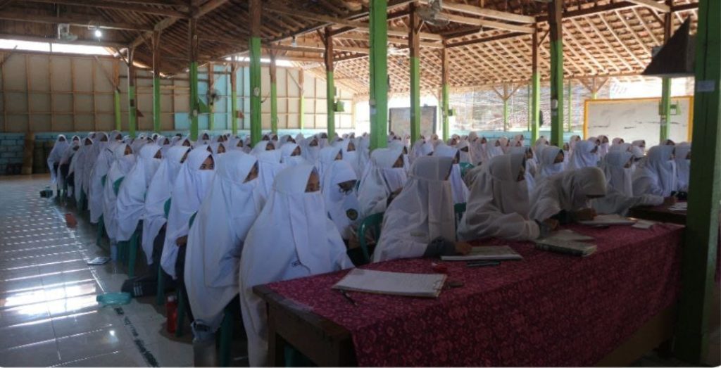 Santriwati Kelas Akhir Mengikuti Dauroh Tsaqafah