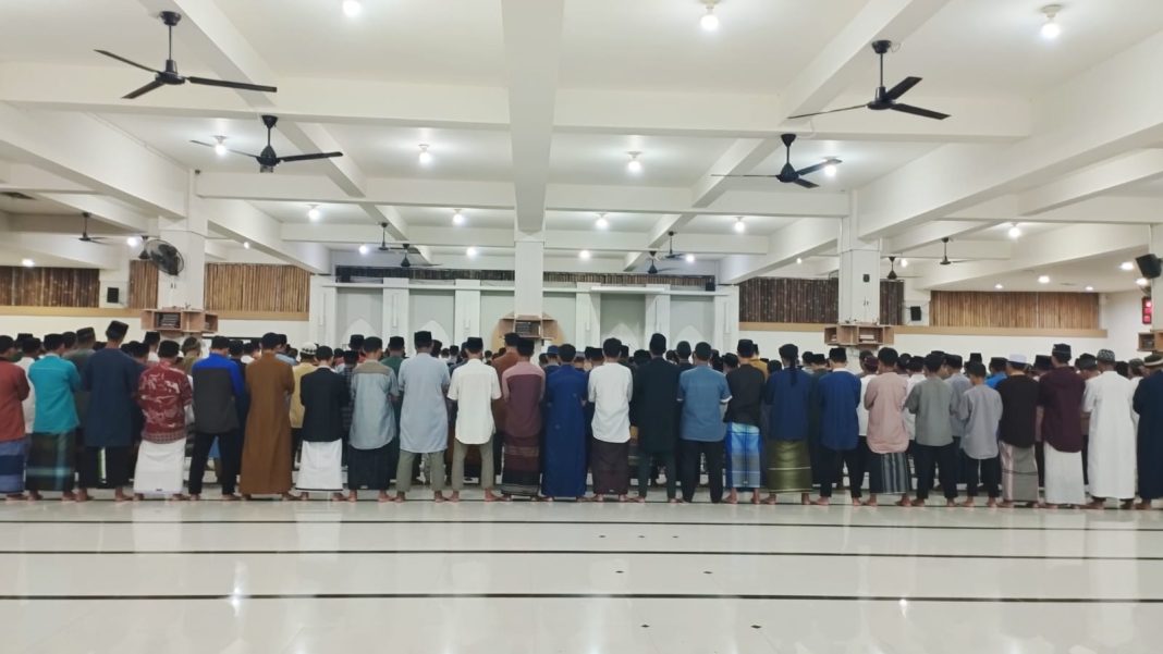 Warga Darusy Syahadah Laksanakan Shalat Gerhana