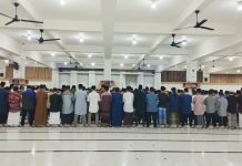 Warga Darusy Syahadah Laksanakan Shalat Gerhana Warga Darusy Syahadah Laksanakan Shalat Gerhana