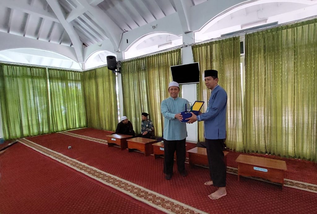 Santriwati Unit KMT Ikuti Studi Banding ke MTQ Isy Karima