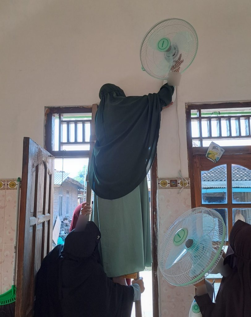 Baksos Mahasantri Semester II dan IV MADS Putri