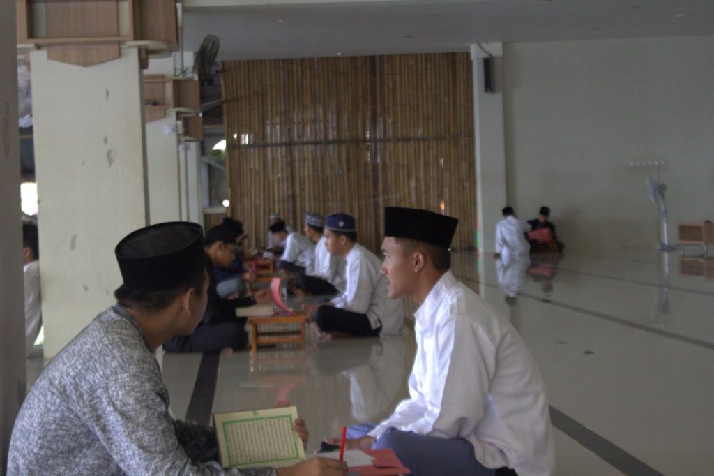 Santri dan Santriwati Ikuti Evaluasi Belajar Tahap Akhir 2022/2023