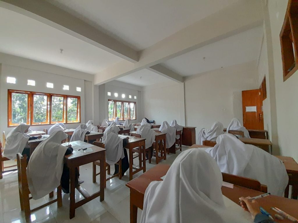 Santri dan Santriwati Ikuti Evaluasi Belajar Tahap Akhir 2022/2023