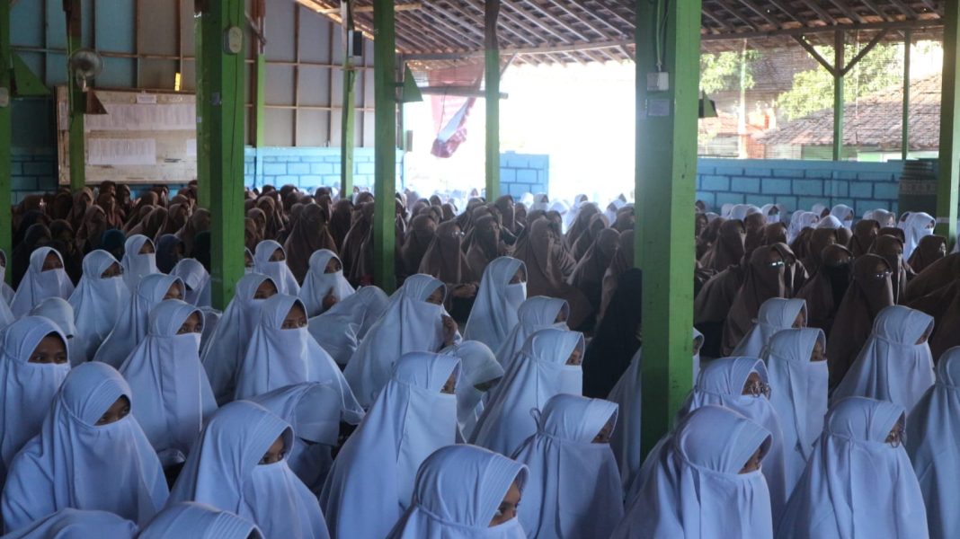 Santriwati Berpartisipasi Dalam Acara Pelantikan Pengurus IST