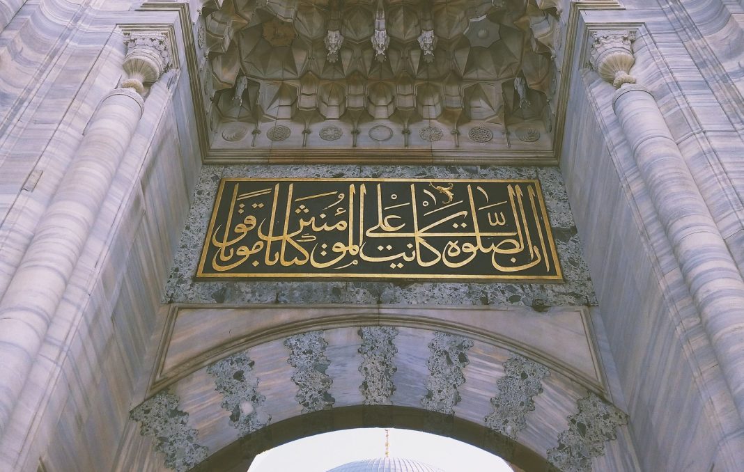 Khutbah Jum’at: Hikmah Di Balik Perintah Shalat dan Zakat