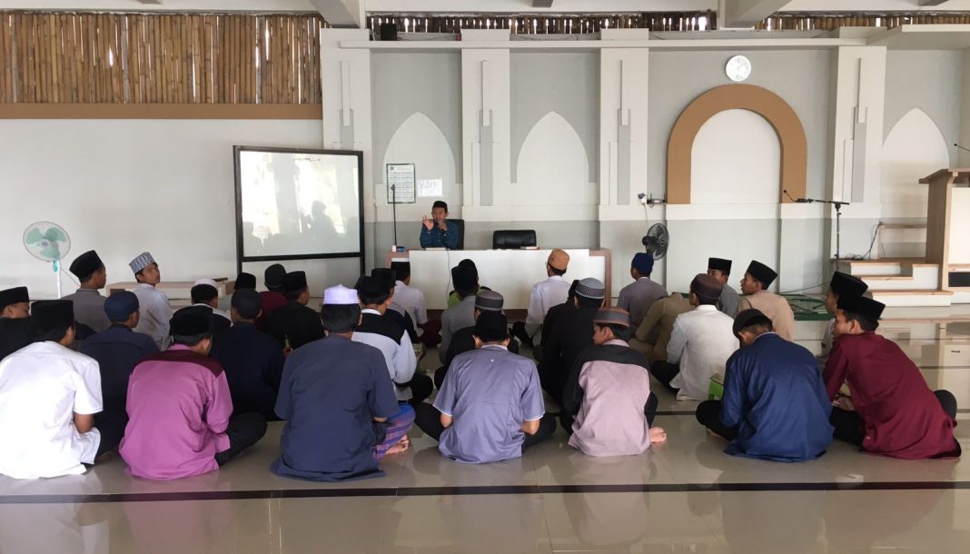 Kelas 1 KMT Jalani Program Tahsin Bersama Ustadz Anjar Al-Hafidz