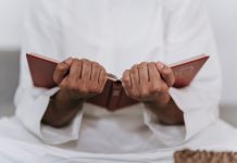 Khutbah Jum’at: Pentingnya Tarbiyah Islamiyah Dalam Keluarga Khutbah Jum'at: Pentingnya Tarbiyah Islamiyah Dalam Keluarga