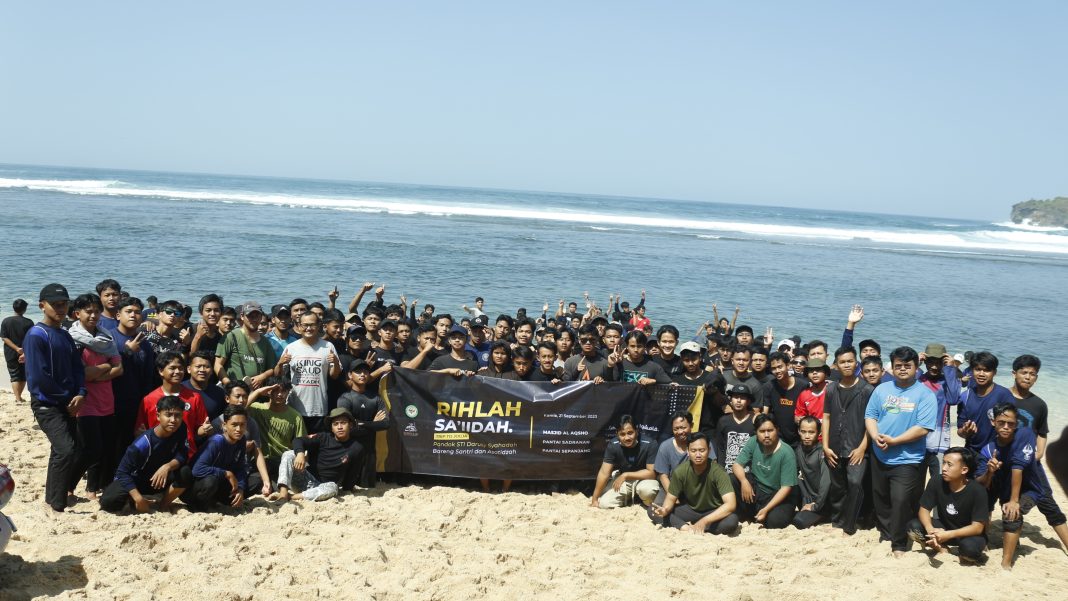 Sebelum Liburan, Santri Unit STI Ikuti Rihlah ke Pantai Sadranan