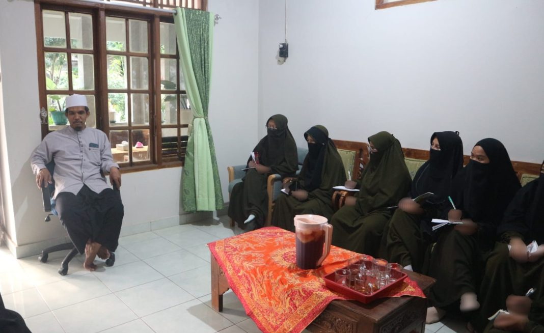 Ziyaratul Asatidz: Memperkuat Rasa Cinta Kepada Ilmu dan Guru