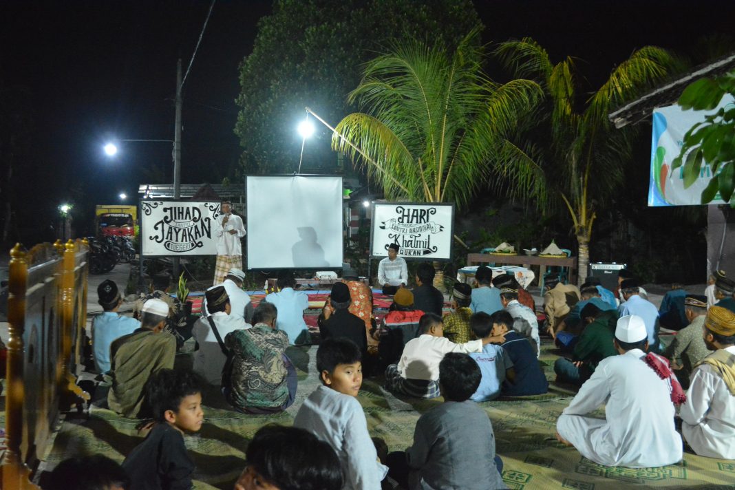 Santri Unit STD Meriahkan Hari Santri Nasional Bersama Warga