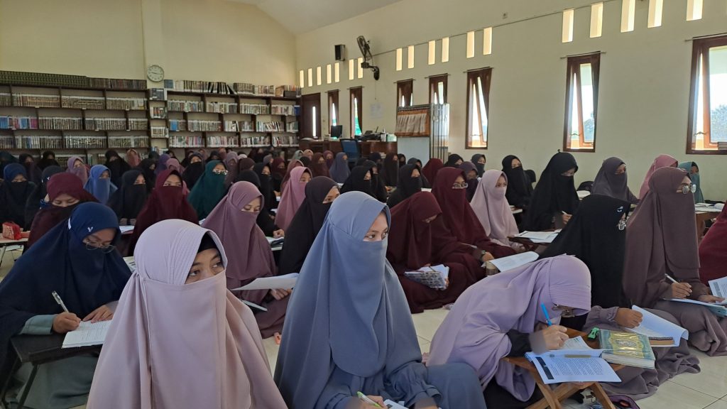 Bedah Buku "Allah Mengawasimu, Nak!" Bersama Ust. Fery Iawan