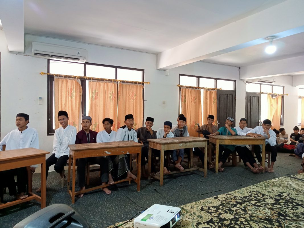 Lomba CCI Unit KMT: Meningkatkan Wawasan Ilmiah Santri