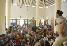 Ratusan Santri TPA Meriahkan Acara Dongeng Akbar Ratusan Santri TPA Meriahkan Acara Dongeng Akbar