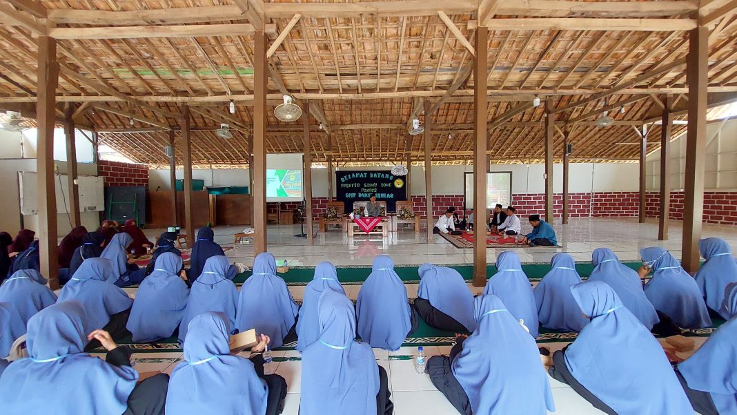 DS Putri Terima Kunjungan dari Ponpes SMP Darul Ikhlas