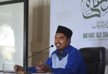 Kajian Kitab Manzhumah al-Qalaid al-Burhaniyyah Bersama Ust. Aidil Akbar, Lc. Kajian Kitab Manzhumah al-Qalaid al-Burhaniyyah Bersama Ust. Aidil Akbar, Lc.