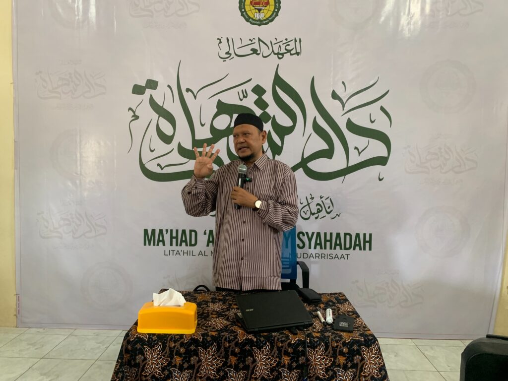 Kuliah Tamu "Membangun Spiritual Leadership Berbasis Pesantren"