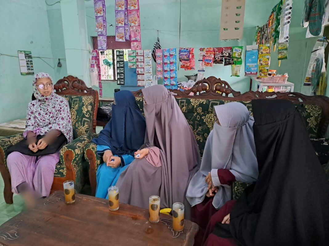 MADS Putri: Mahasantri Pererat Silaturahmi dengan Warga Sekitar