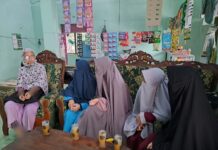 MADS Putri: Mahasantri Pererat Silaturahmi dengan Warga Sekitar MADS Putri: Mahasantri Pererat Silaturahmi dengan Warga Sekitar