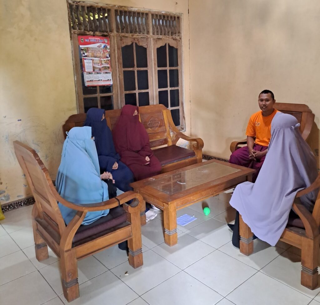 MADS Putri: Mahasantri Pererat Silaturahmi dengan Warga Sekitar