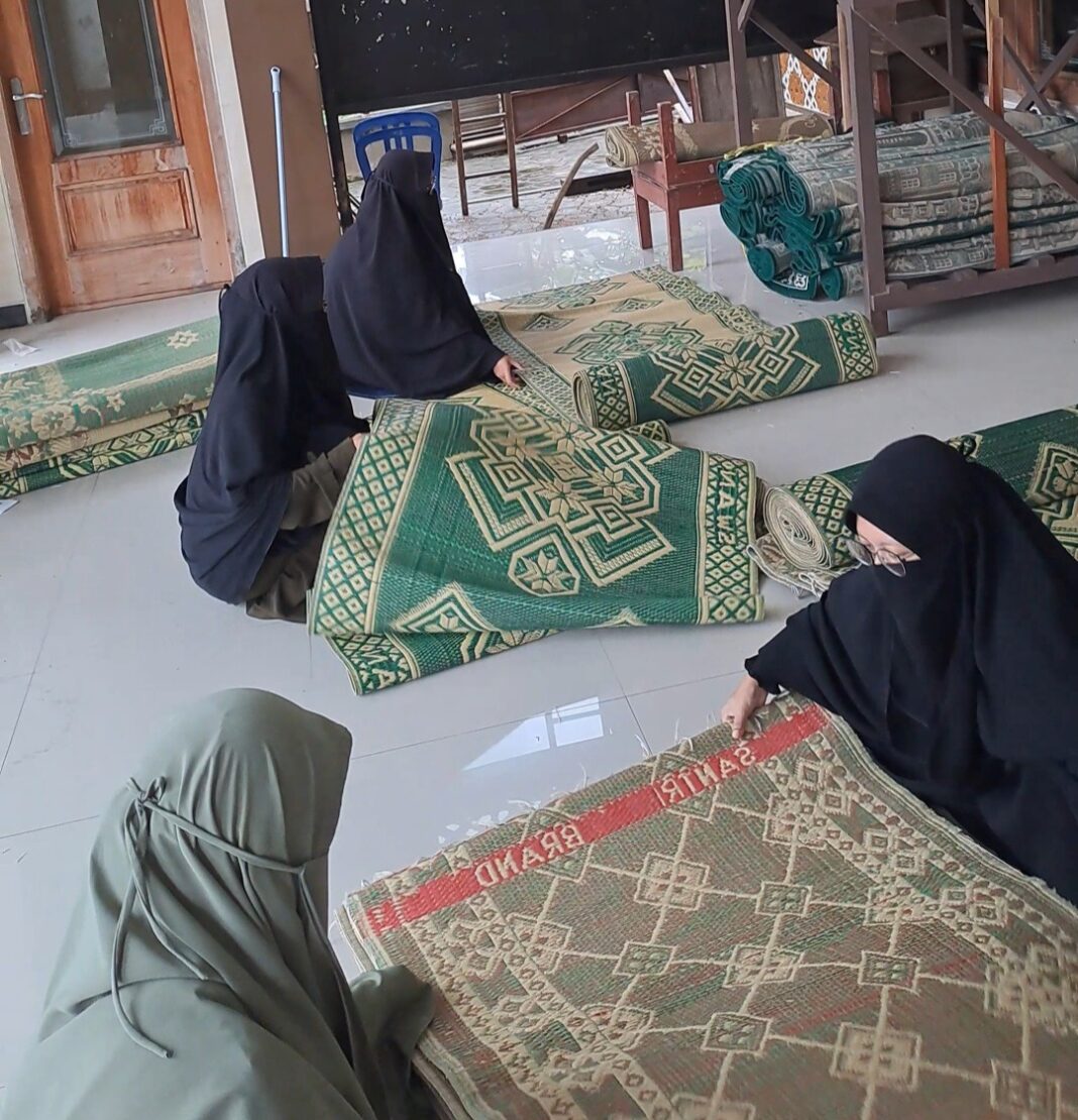 Baksos Masjid Kampung Mahasantri MADS Putri