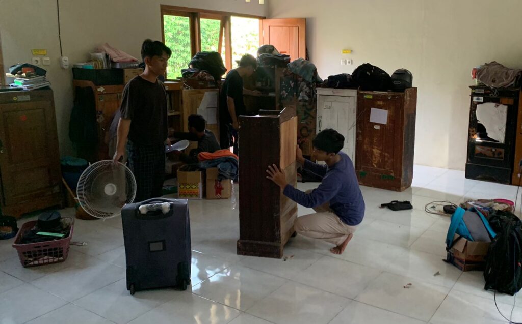 Memulai Kegiatan Pasca Liburan dengan Bersih-Bersih