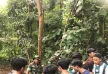 Kegiatan Baksos : Bersih-bersih Sungai Bersama Babinsa Simo