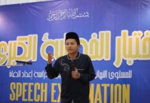 Santri Kelas Akhir Darusy Syahadah Tunjukkan Kemampuan di Ujian Khitobah Bahasa Arab dan Inggris