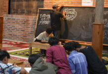 Workshop Lettering: Santri STI Darusy Syahadah Tingkatkan Kemampuan Dakwah Melalui Media Gambar