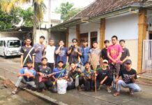 Bersih-Bersih Masjid: Santri Siapkan Lingkungan Menyambut Bulan Ramadhan
