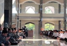 Menapaki Awal Perjalanan Ilmu: Sambutan Hangat di Masjid Baitul Makmur