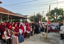 Jalan Sehat Meriahkan HUT RI ke-80 Bersama Asatidz dan Warga
