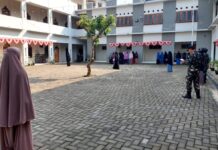 Sinergi Santriwati Darusy Syahadah dan Kowad Sambut Kemerdekaan